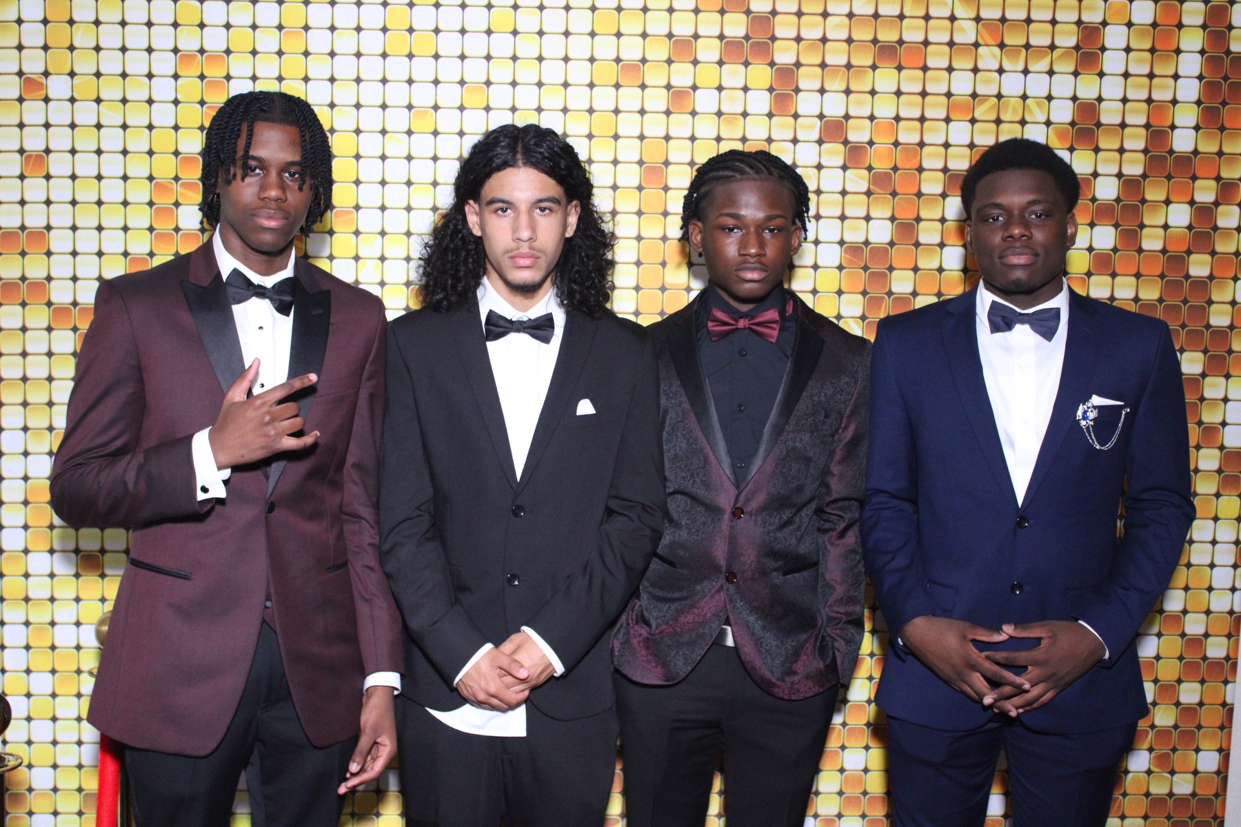 Finissants en tenue de soirée au Photobooth
